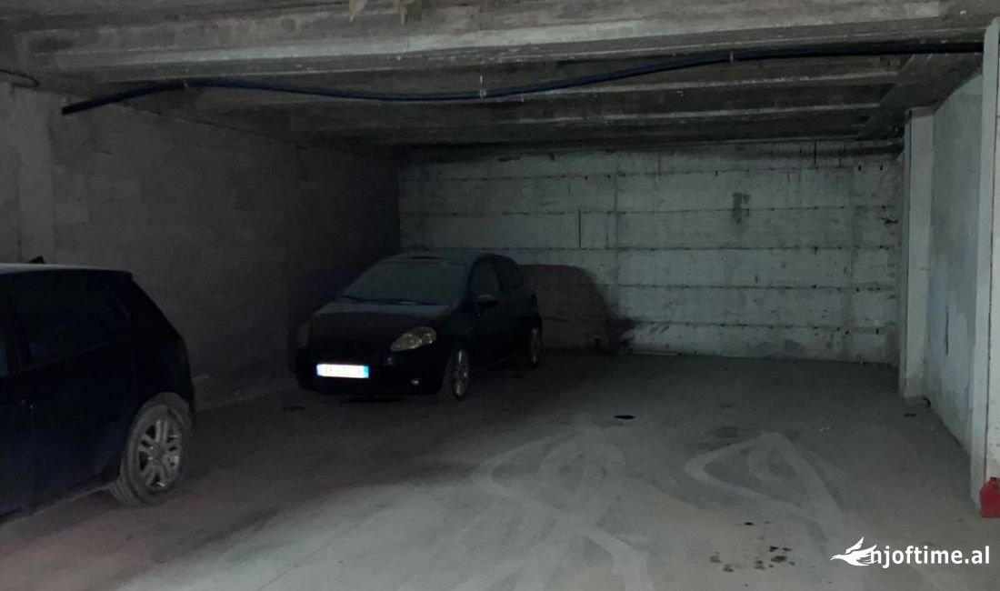 Parkim ne shitje Astir