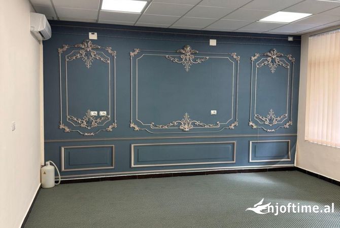 Ambiente Commerciale in Affitto 3+1 a Tirana - 1,400 Euro