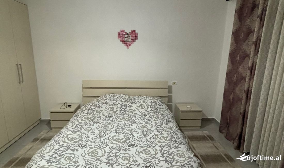 Shtepi ne shitje Apartament ne Tirane, 2+1, Mobilimi Bosh, pa mobiluar, Pagesa 130,000  Euro.