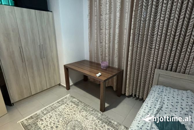 Shtepi ne shitje Apartament ne Tirane, 2+1, Mobilimi Bosh, pa mobiluar, Pagesa 130,000  Euro.