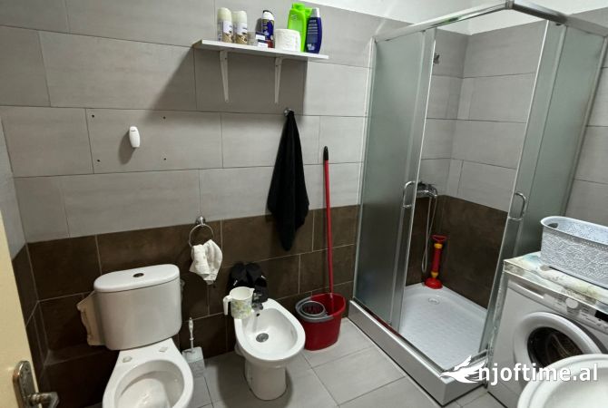 Shtepi ne shitje Apartament ne Tirane, 2+1, Mobilimi Bosh, pa mobiluar, Pagesa 130,000  Euro.