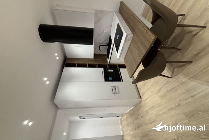 Shtepi ne shitje Apartament ne Tirane, 1+1, Mobilimi E mobiluar, Pagesa 230,000  Euro.