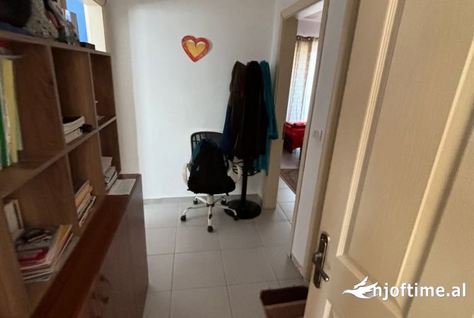 Shtepi ne shitje Apartament ne Tirane, 2+1, Mobilimi Bosh, pa mobiluar, Pagesa 150,000  Euro.