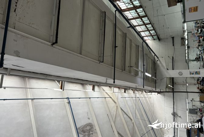 Ambiente Commerciale in Affitto 4+1 a Tirana - 1,300 Euro