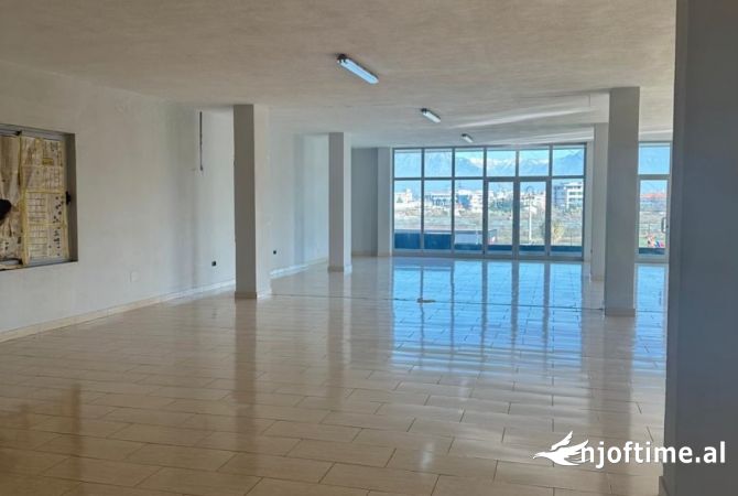 Ambiente Commerciale in Affitto 1+1 a Tirana - 50,000 Leke
