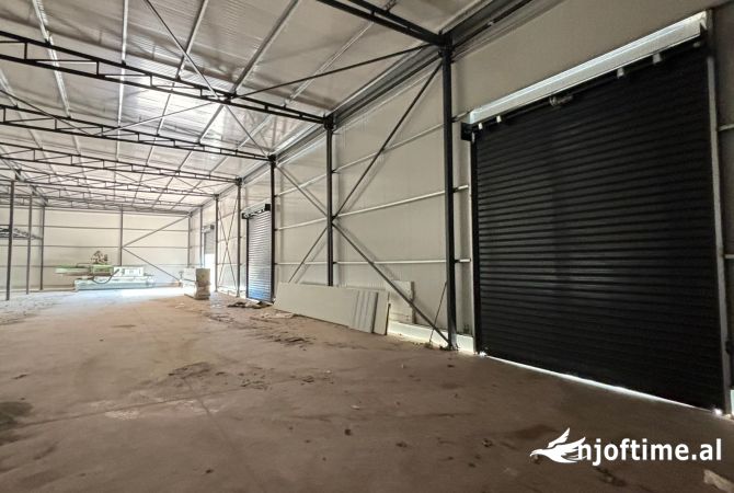 Ambiente Commerciale in Affitto 4+1 a Tirana - 2,500 Euro