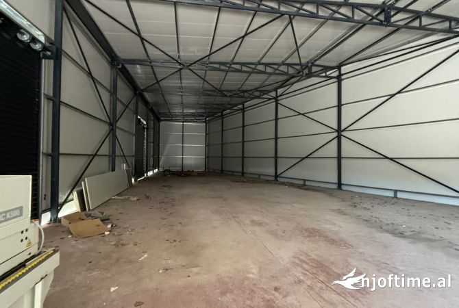Ambiente Commerciale in Affitto 4+1 a Tirana - 2,500 Euro