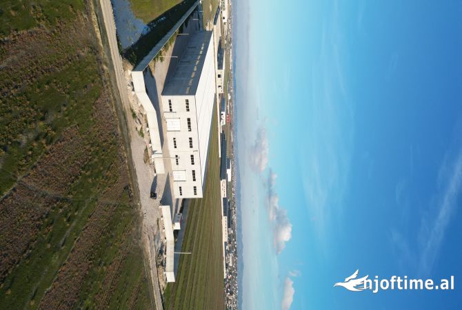 Ambiente Commerciale in Affitto 6+1 a Durazzo - 1,800 Euro