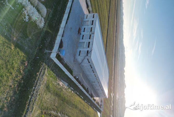 Ambiente Commerciale in Affitto 6+1 a Durazzo - 1,800 Euro