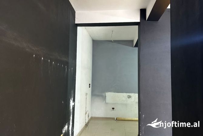 Ambiente Commerciale in Affitto 1+1 a Tirana - 50,000 Leke