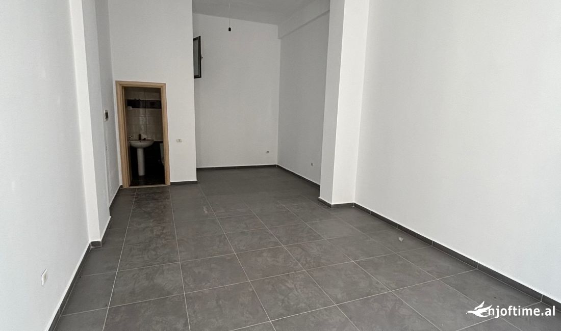 Dyqan ne shitje Astir