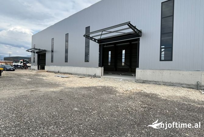 Ambiente Commerciale in Affitto 4+1 a Tirana - 4,500 Euro