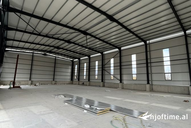 Ambiente Commerciale in Affitto 4+1 a Tirana - 4,500 Euro