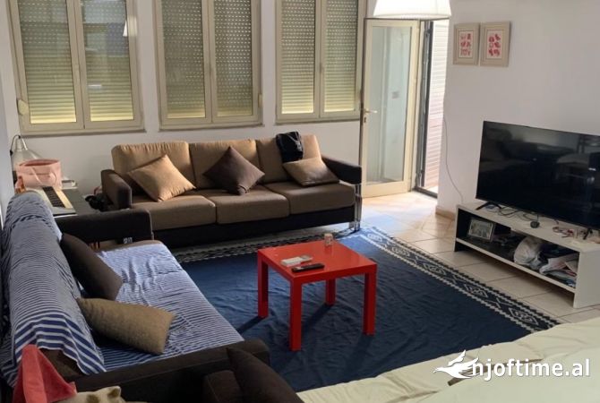 Shtepi ne shitje Apartament ne Tirane, 3+1, Mobilimi E mobiluar, Pagesa 325,000  Euro.