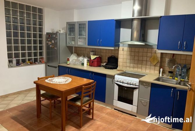 Shtepi ne shitje Apartament ne Tirane, 3+1, Mobilimi E mobiluar, Pagesa 325,000  Euro.