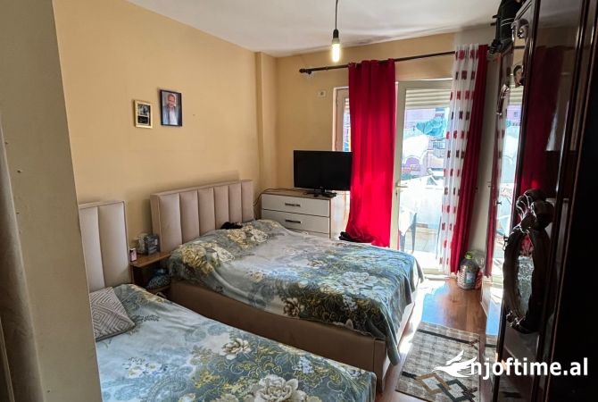 Shtepi ne shitje Apartament ne Tirane, 2+1, Mobilimi E mobiluar, Pagesa 140,000  Euro.