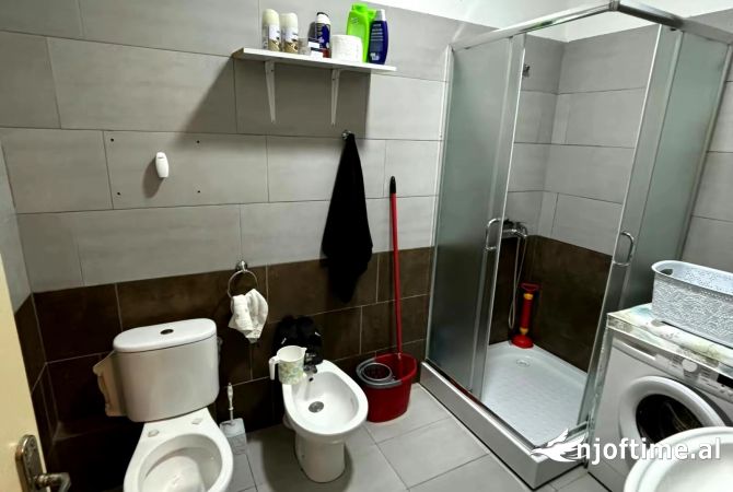 Shtepi ne shitje Apartament ne Tirane, 2+1, Mobilimi Pjeserisht e mobiluar, Pagesa 135,000  Euro.