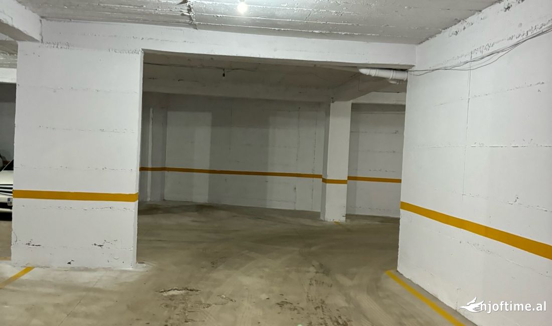 Poste parkimi ne shitje Astir