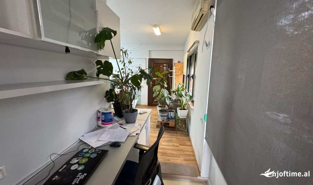 Ambjent per zyra per qira tek Bulevardi Zogu i Pare !