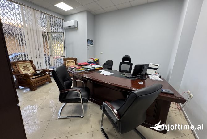 Ambjent biznesi per qira tek Rruga Siri Kodra , Selvia !