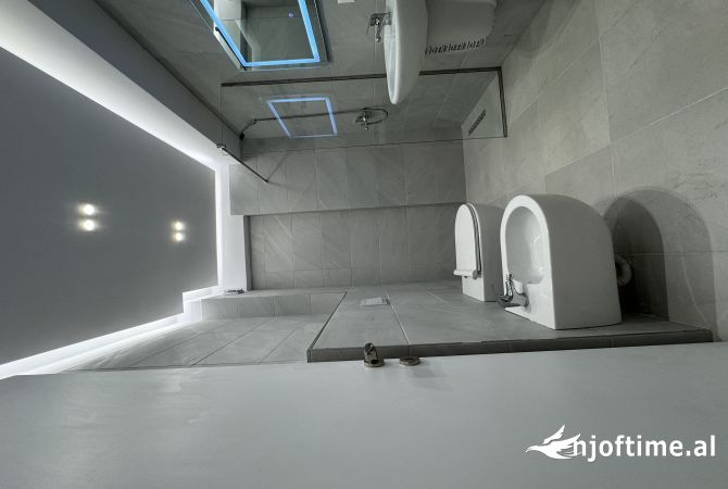 Shtepi ne shitje Apartament ne Tirane, 1+1, Mobilimi Bosh, pa mobiluar, Pagesa 130,000  Euro.