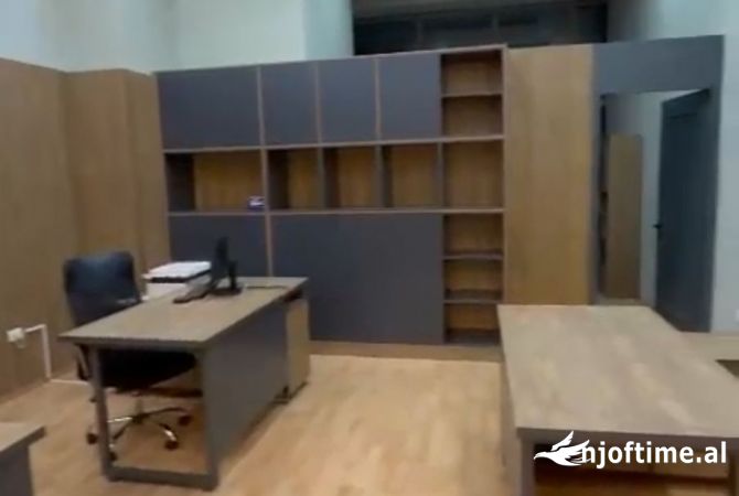 Ambiente Commerciale in Affitto 3+1 a Tirana - 650 Euro