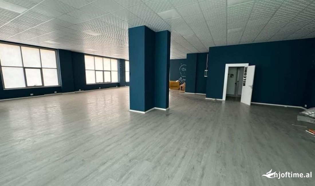 Ambjent biznesi per shitje tek Farmacia 10 !