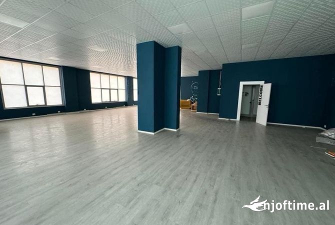 Ambjent biznesi per shitje tek Farmacia 10 !