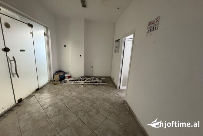 Ambient biznesi ne shitje 3+1 ne Tirane - 180,000 Euro
