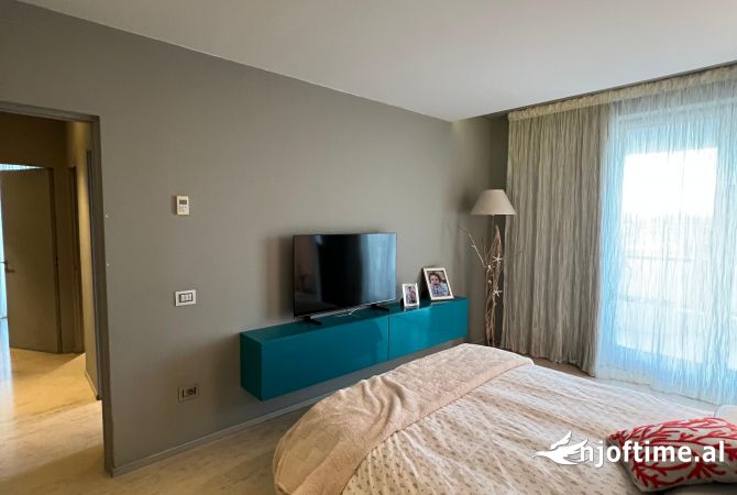 Shtepi ne shitje Penthose(kati i fundit panoramik) ne Tirane, 3+1, Mobilimi E mobiluar, Pagesa 599,900  Euro.