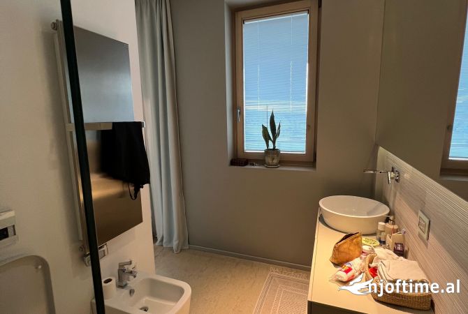 Shtepi ne shitje Penthose(kati i fundit panoramik) ne Tirane, 3+1, Mobilimi E mobiluar, Pagesa 599,900  Euro.