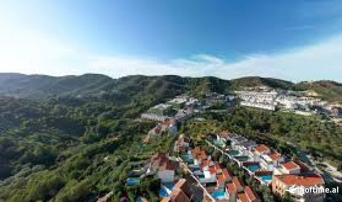 Shtepi ne shitje Apartament ne Tirane, 4+1, Mobilimi Bosh, pa mobiluar, Pagesa 389,900  Euro.