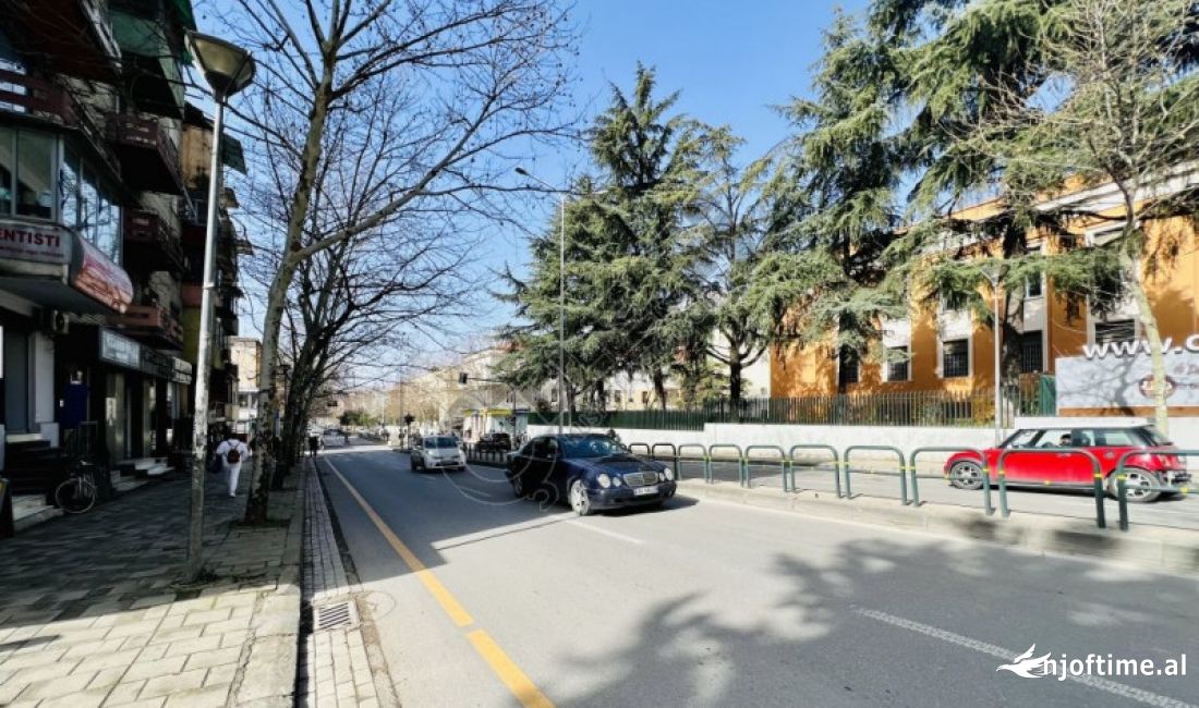 Ambjent me qira per zyra tek Rruga Jordan Misja, prane Spakut ! 