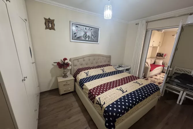 Shtepi ne shitje Apartament ne Tirane, 3+1, Mobilimi E mobiluar, Pagesa 129,000  Euro.