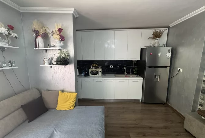 Shtepi ne shitje Apartament ne Tirane, 3+1, Mobilimi E mobiluar, Pagesa 129,000  Euro.