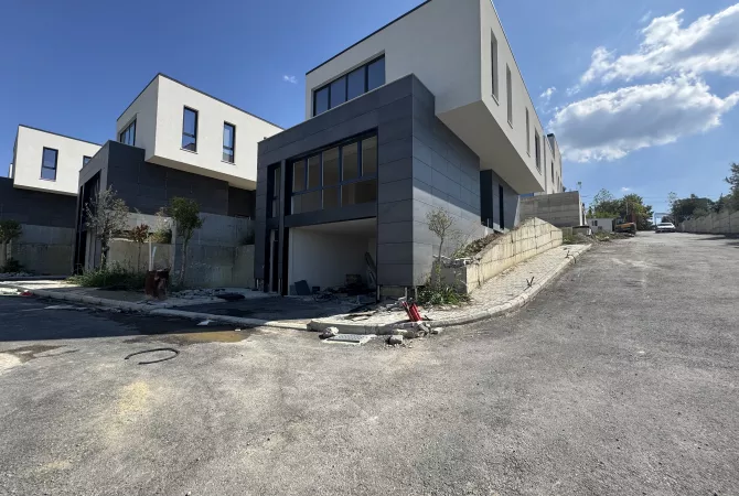 Okazion!!!Vile individuale per shitje tek Liqeni i Farkes !