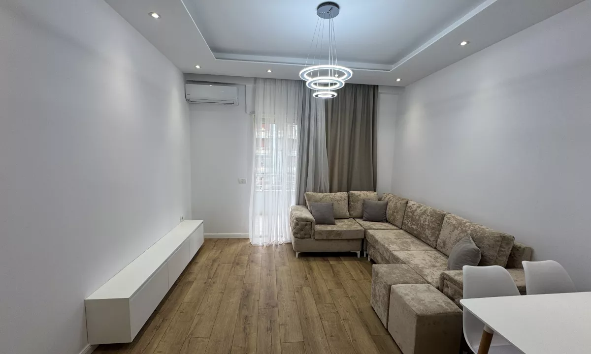 Shtepi ne shitje Apartament ne Tirane, 1+1, Mobilimi E mobiluar, Pagesa 144,900  Euro.