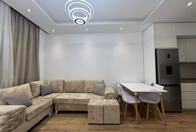 Shtepi ne shitje Apartament ne Tirane, 1+1, Mobilimi E mobiluar, Pagesa 144,900  Euro.