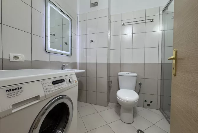 Shtepi ne shitje Apartament ne Tirane, 1+1, Mobilimi E mobiluar, Pagesa 144,900  Euro.