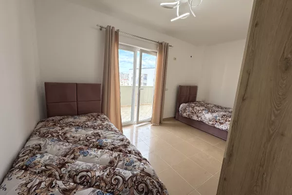 Shtepi ne shitje Apartament ne Tirane, 2+1, Mobilimi E mobiluar, Pagesa 189,000  Euro.