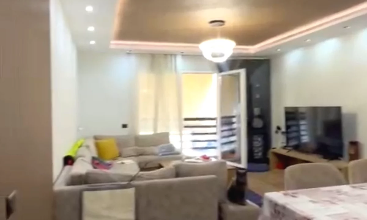 Shtepi ne shitje Apartament ne Tirane, 2+1, Mobilimi E mobiluar, Pagesa 349,900  Euro.