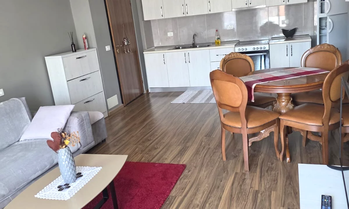 Shtepi me qera Apartament ne Tirane, 1+1, Mobilimi E mobiluar, Pagesa 65,000  Leke.