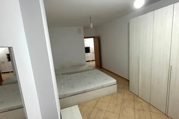Shtepi me qera Apartament ne Tirane, 1+1, Mobilimi E mobiluar, Pagesa 40,000  Leke.