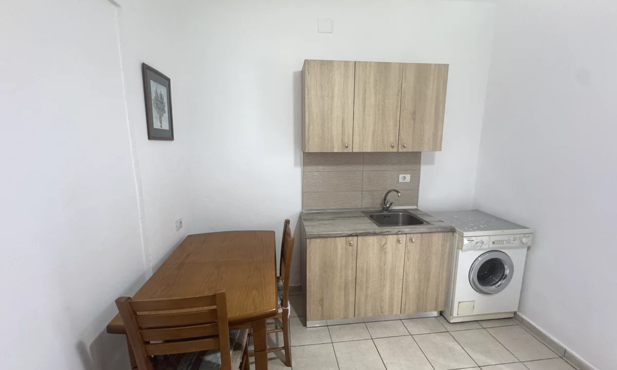 Shtepi me qera Apartament ne Tirane, 1+1, Mobilimi E mobiluar, Pagesa 35,000  Leke.
