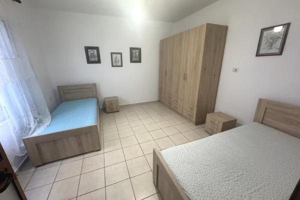 Shtepi me qera Apartament ne Tirane, 1+1, Mobilimi E mobiluar, Pagesa 35,000  Leke.