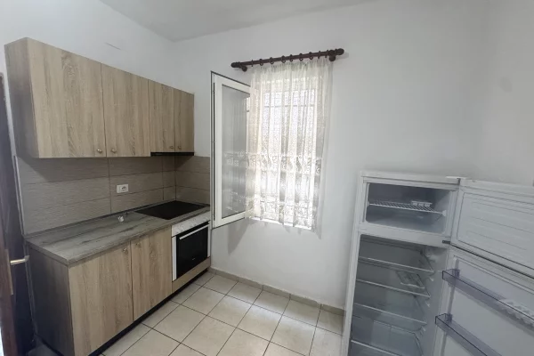 Shtepi me qera Apartament ne Tirane, 1+1, Mobilimi E mobiluar, Pagesa 35,000  Leke.