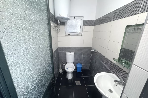Shtepi me qera Apartament ne Tirane, 1+1, Mobilimi E mobiluar, Pagesa 35,000  Leke.