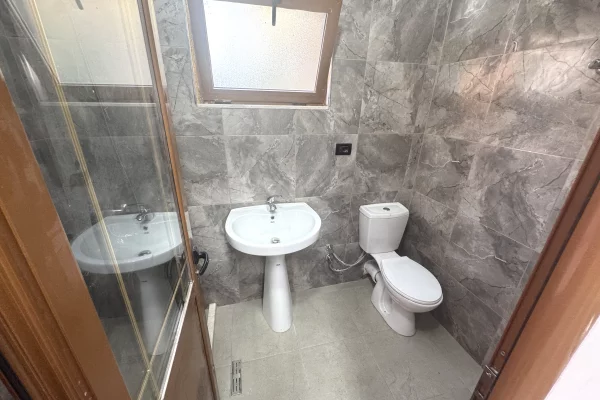 Shtepi me qera Apartament ne Tirane, 1+1, Mobilimi E mobiluar, Pagesa 45,000  Leke.