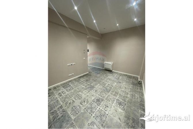 Ambiente Commerciale in Affitto 3+1 a Tirana - 700 Euro