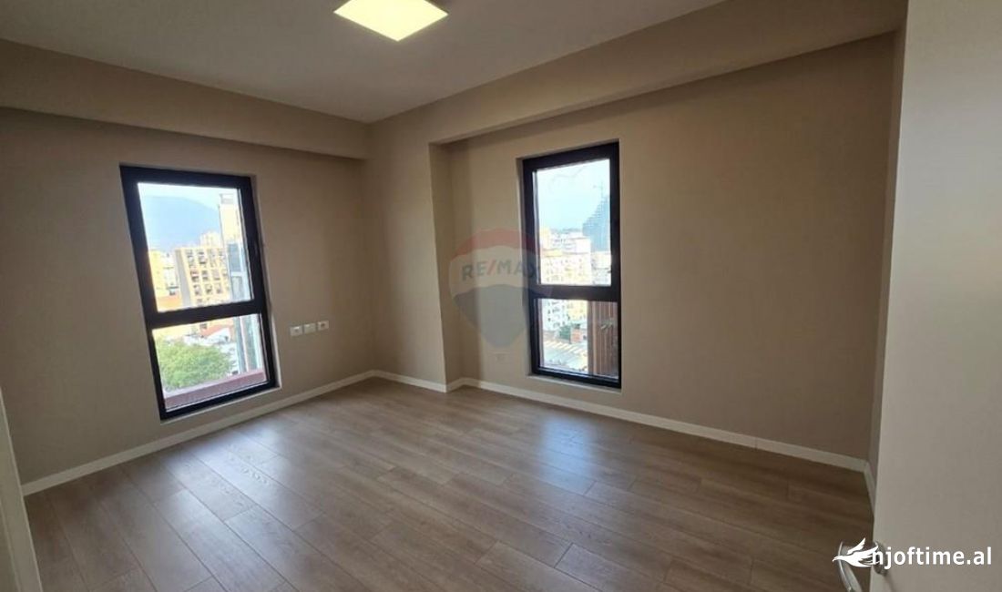 Zyre Per Qira - Tirana Garden Building